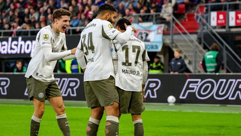 PSV geeft concurrent AZ pak slaag in kraker: Guus Til doet oude liefde heel veel pijn