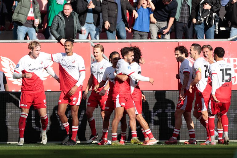 Bizarre wending bij FC Utrecht - Ajax na ingrijpen VAR, Amsterdammers zijn volledig de weg kwijt