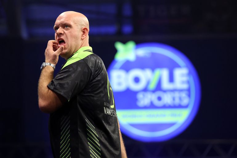 Topdarter Michael van Gerwen krijgt tik te verwerken op Grand Slam of Darts, doorgaan hangt aan zijden draadje