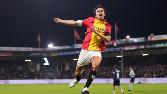 Onhandig moment van jonge aanvaller (19) brengt Feyenoord in de problemen tegen Go Ahead Eagles