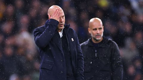 Arne Slot baalt van de wedstrijd tussen Manchester City en Liverpool © Getty Images