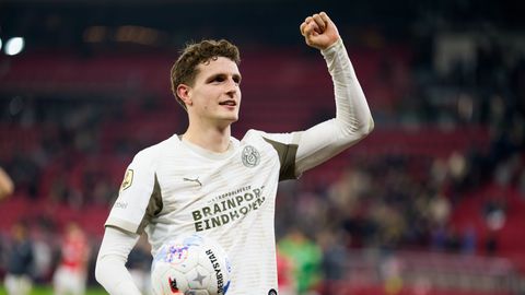 Dit is PSV-topscorer Guus Til: geboren in Afrika, afzien in Rusland, opleven bij Feyenoord en mysterieus over vriendin