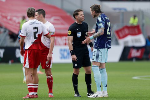 Ajax-spits Wout Weghorst krijgt bijval van oud-topscheidsrechter na kritiek op Danny Makkelie: 'Dat is frappant'