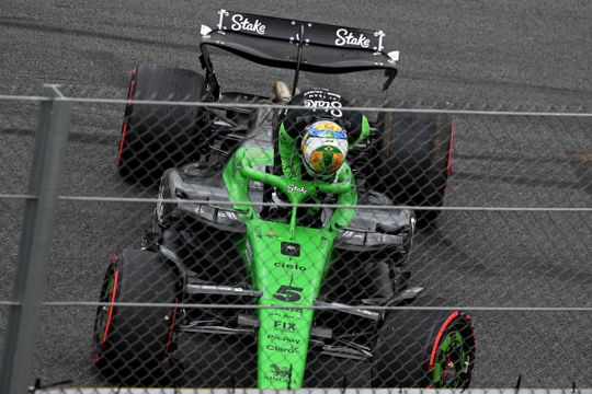 Drama voor thuisrijder in GP van Brazilië, ook Max Verstappen beschadigd uit chaotische start van de race