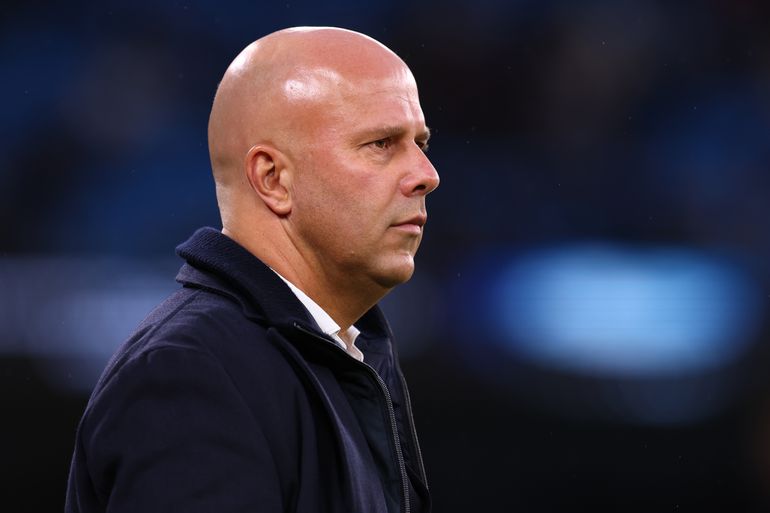 Britse media zien 'midlifecrisis' bij Arne Slot en Liverpool na nieuwe afgang: 'Dit is fataal'