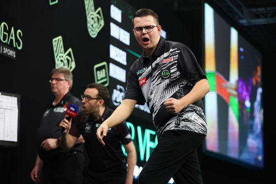 Nederlandse topdarter maakt enorme indruk op Grand Slam of Darts, grote namen al uitgeschakeld