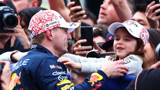 Max Verstappen praat met oud-wereldkampioen over geslacht baby: 'Niet te teleurgesteld zijn'