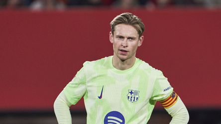 Storm rondom Frenkie de Jong: 'Barcelona wil operatie en fans zijn niet meer verliefd'