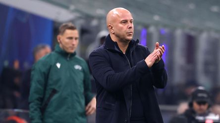 Flinke meevaller voor veelbesproken Arne Slot: Liverpool wint beladen duel dankzij VAR-ingreep