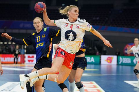 Bizarre boetes tijdens WK handbal zorgen voor irritatie: 'Ik vind het echt ongelooflijk'