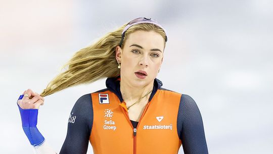 Eindstand EK allround: Antoinette Rijpma-de Jong wint felle strijd van Joy Beune, Nederlander op drie bij de mannen