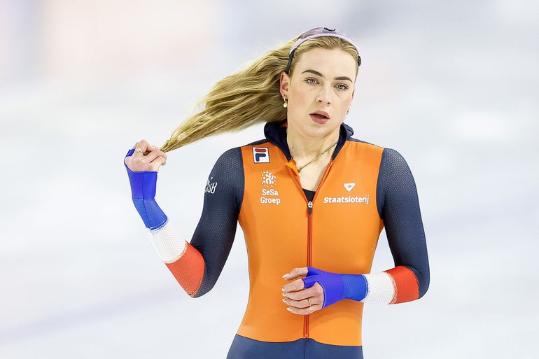 Eindstand EK allround: Antoinette Rijpma-de Jong wint felle strijd van Joy Beune, Nederlander op drie bij de mannen