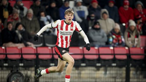 PSV-talent (19) kan alleen maar glunderen na debuut in Eredivisie: 'Ik ben heel blij, dat is ook weleens anders geweest'