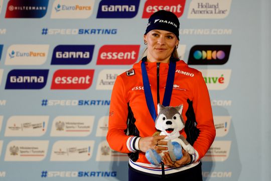 Nederlands schaatstalent (21) maakt indruk op EK afstanden: 'Hier zag je Joy Beune mee worstelen'