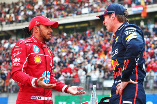 Formule 1-ster ziet duidelijk verschil tussen Max Verstappen en Lewis Hamilton: 'Uiteindelijk tellen maar twee dingen'