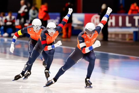 Zenuwslopende ontknoping op EK afstanden: Nederlandse topschaatsers en bondscoach balen na miniem verschil