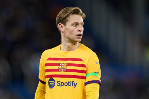 'Frenkie de Jong kreeg drie maanden geleden een contract onder zijn neus maar heeft niet gereageerd'