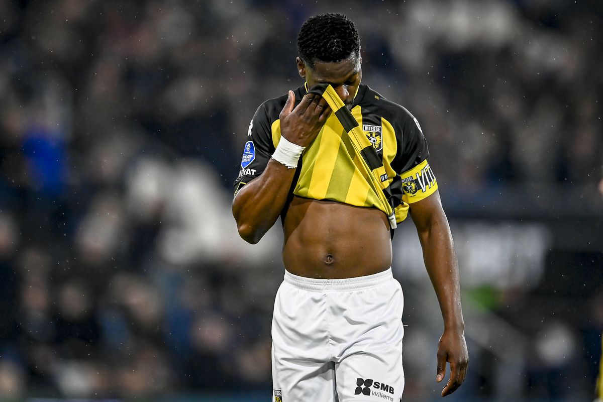 Comeback Heracles stort hekkensluiter Vitesse nog dieper in de degradatieput