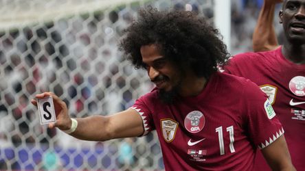 Qatar-held Akram Afif voert magische kaarttruc uit in finale Azië Cup 2023