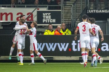 FC Twente rolt Excelsior binnen een kwartier op en speelt de pot rustig uit