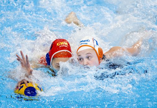 Nederlandse waterpolosters komen moeizaam langs laaggeplaatst China