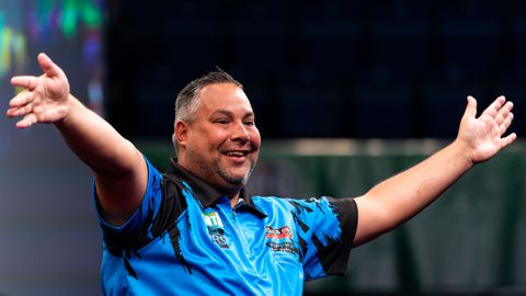 Jermaine Wattimena maakt opnieuw indruk, Raymond van Barneveld sneuvelt snel