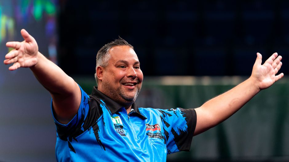 Jermaine Wattimena maakt opnieuw indruk, Raymond van Barneveld sneuvelt snel