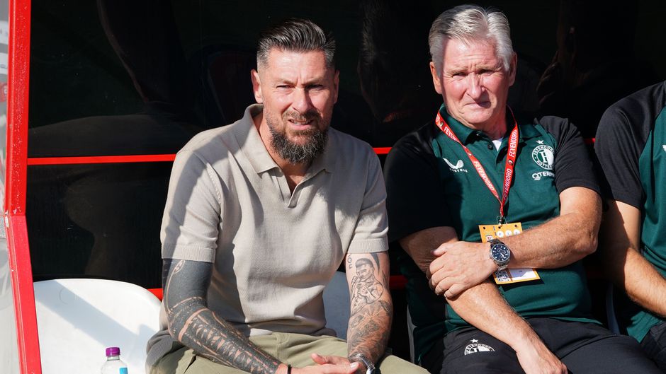 Witte rook bij Feyenoord na ontslag Brian Priske: deze trainer neemt het stokje over tegen AC Milan