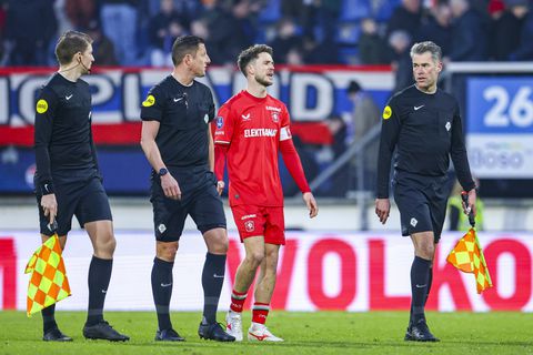 Scheidsrechters wéér pijnlijk door het stof: KNVB trekt twee dubieuze rode kaarten in