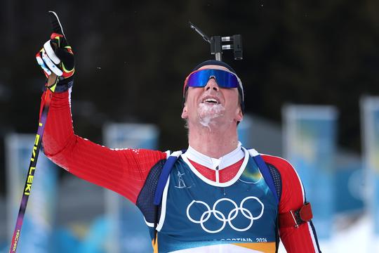 Tranen bij Noorse olympisch kampioen 50 dagen na afschuwelijk drama: 'Sivert, we hebben het geflikt!'