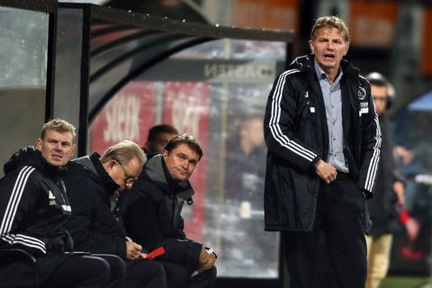 Oud-speler Ajax schetst zorgwekkende situatie: 'Ze staan er in feite helemaal alleen voor'