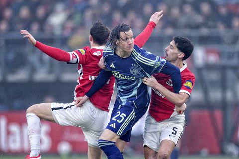 Wout Weghorst spreekt zich uit over weigeren hand van Wouter Goes: 'Hij deed dat bewust'