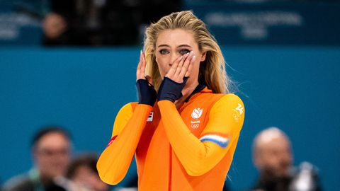 Na 'geheimzinnig telefoontje' krijgt schaatskampioene Jutta Leerdam onverwacht cadeau: 'Hoe duur? Zeg het maar'