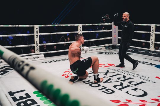 Rico Verhoeven maakte 'grote, grove fout' tijdens Glory Grand Prix: 'Ik kijk met grote moeite naar deze beelden''