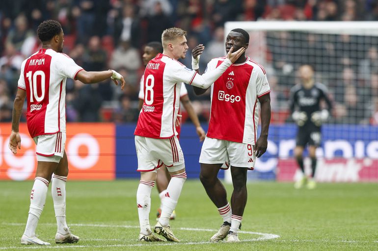Ajax creëert weinig kansen en moet leunen op twee sterkhouders voor creativiteit tegen Aston Villa