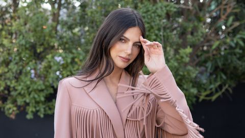 Zwangere buik begint bij Kelly Piquet voor problemen te zorgen: 'Dit is het enige dat ik nog pas'