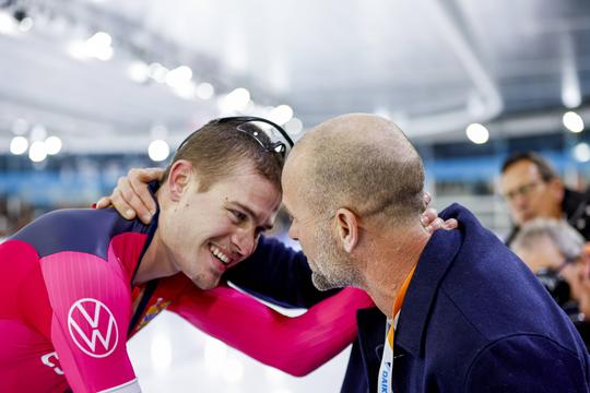 Schaatsicoon Erben Wennemars straalt tijdens uitstapje met zoon Joep: 'Geluksmomentje'