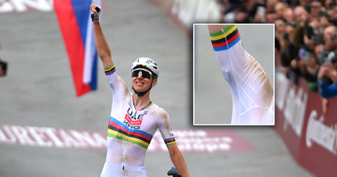 Topwielrenner Tadej Pogacar houdt gemoederen bezig met 'mysterieus blokje' onder oksel bij winst Strade Bianche