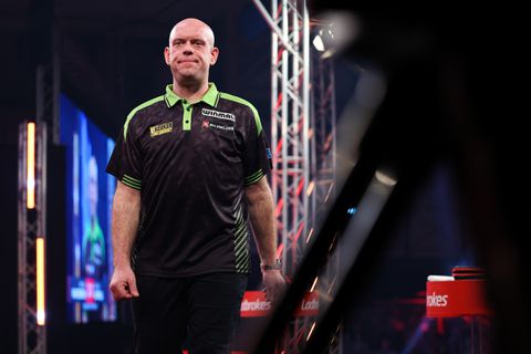 Topdarter Michael van Gerwen (36) in benarde situatie: 'Dat moeten we nu echt hopen'