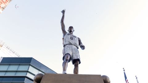 Spelfouten op standbeeld basketballer Kobe Bryant zijn hersteld