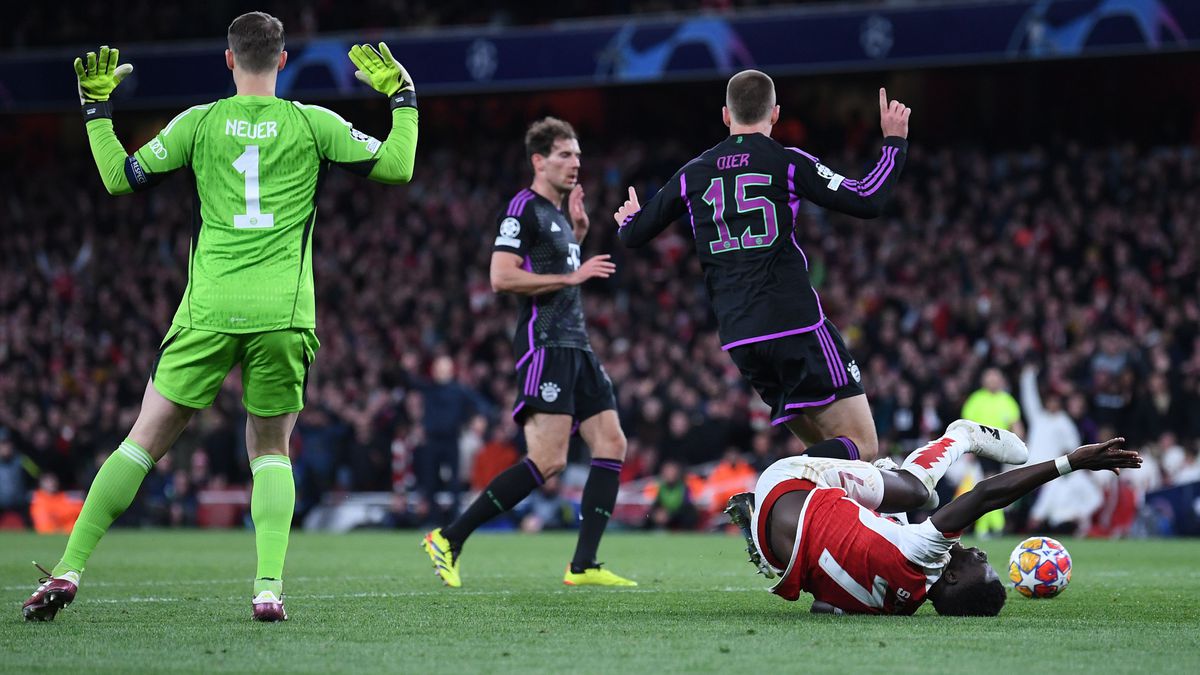 Ongeloof over Nederlandse VAR na Arsenal - Bayern München? 'Hoe is dat geen penalty?'