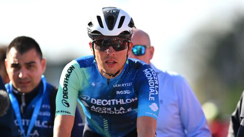 Benoît Cosnefroy warmt in Brabantse Pijl met succes op voor Amstel Gold Race, smaakmaker Marijn van den Berg zevende