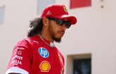 Onherkenbare Lewis Hamilton geeft twee redenen waarom Max Verstappen en co moeten vrezen in Bahrein
