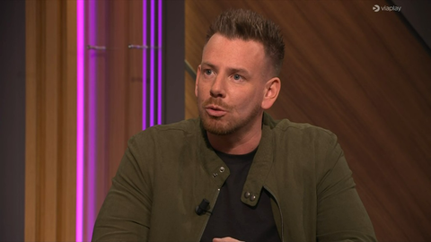 Dartsanalist met tranen in zijn ogen bij Viaplay na vreselijk verlies: 'Ook een beetje afleiding'