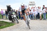 Mathieu van der Poel in 2024 bij Parijs-Roubaix. © Getty Images