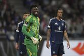 André Onana moest deze bal laten lopen tijdens Olympique Lyon - Manchester United. ©AP