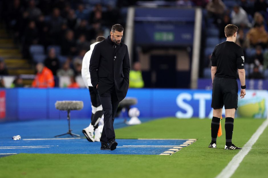Rampscenario dreigt voor Ruud van Nistelrooij in Engeland: 'Dit duurt veel te lang'