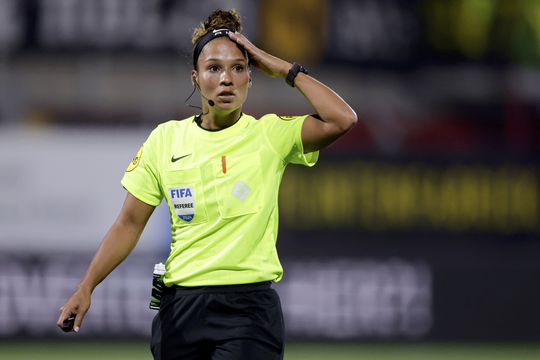 Pijnlijke 'schade' voor scheidsrechter Shona Shukrula: broer gearresteerd