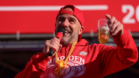 Kampioensfeest PSV bezorgt Peter Bosz flinke kater: 'Het kon dus wél erger'