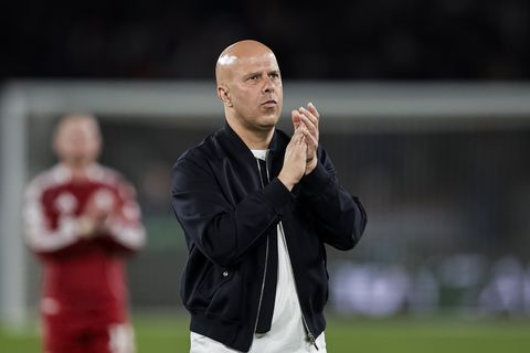 Liverpool-trainer Arne Slot voelt steun van fans in moeilijke tijd: 'Zelfs tijdens protesten'